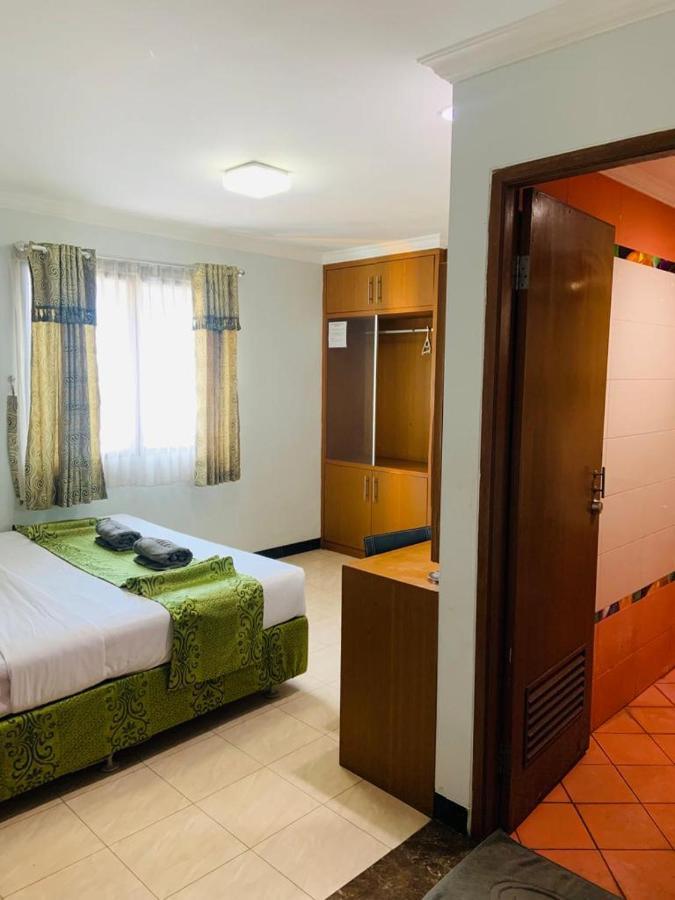 Karsa Utama Hotel Jakarta Exterior foto
